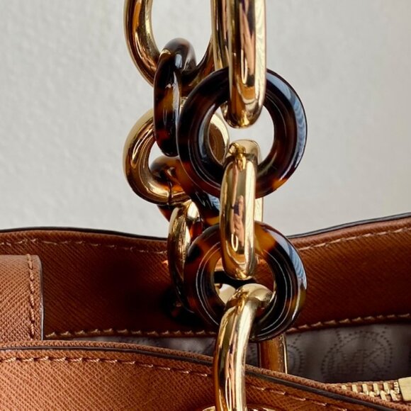 đź’–FLASH SALE Michael Kors Cynthia Medium Satchel Acorn Tan Brown Leather EUC - Picture 11 of 11